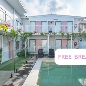 Surf Boutique Backpackers - Free Breakfast Hostal