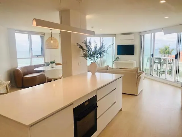Aparthotel Foreshore Beachfront Apartments Gold Coast