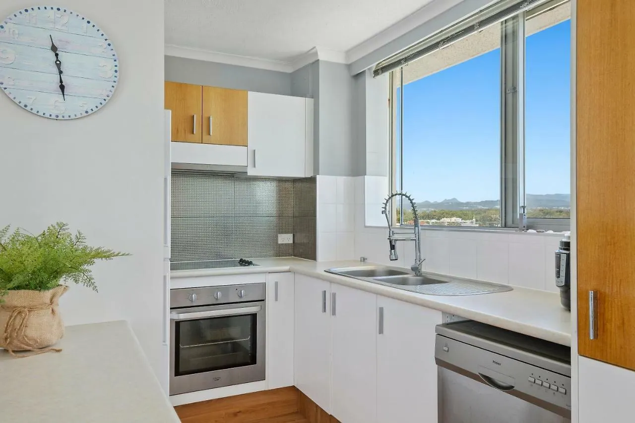 *** Aparthotel Foreshore Beachfront Apartments Gold Coast Australia